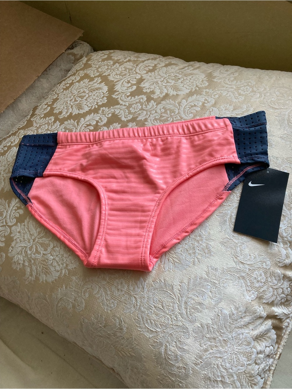 New Nike women’s coral bikini bottom